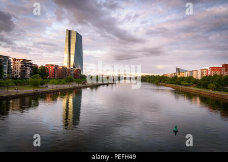 Die Stadt ist in der Mitte des größeren Frankfurt Rhein-Main Metropolregion, mit einer Bevölkerung von 5,5 Millionen Stockfoto