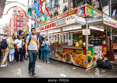 New York City, New York, September 21, 2017: Blick auf New York City Little Italy in Downtown Manhattan der jährlichen Fest des San Gennaro mit Essen v Stockfoto