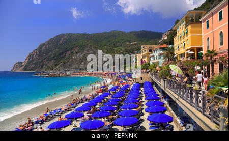 Monterosso al Mare Beach und Architektur, Cinque Terre in Italien Stockfoto