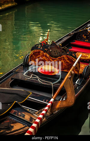 Geparkt Gondel in Venedig, Italien Stockfoto