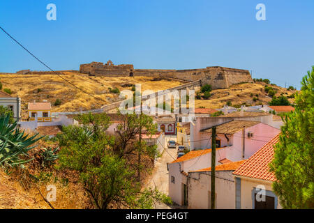 Castro Marim Portugal. 3. August 2018. Anzeigen von Castro Marim Dorf in Algarve Portugal. Castro Marim, Portugal. Stockfoto