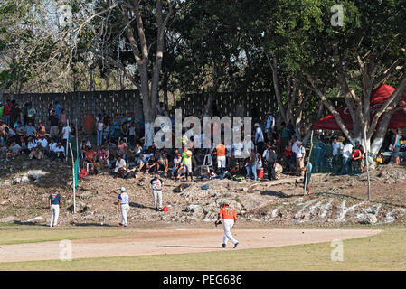 Baseball Spiel in der Piste, Yucatan, Mexiko. Stockfoto