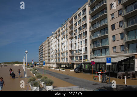 Promenade und Strand Apartments in Nieuwpoort-Bad Stockfoto