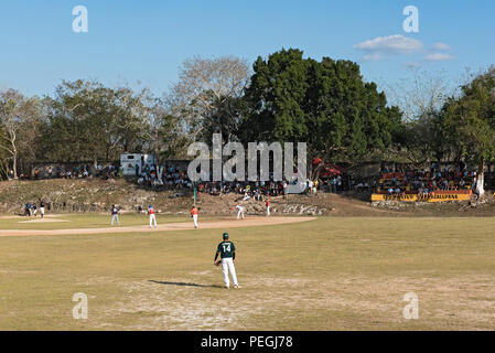 Baseball Spiel in der Piste, Yucatan, Mexiko. Stockfoto