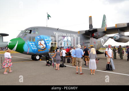 Ein Pakistan Air Force Lockheed Martin Hercules Verkehrsmittel Flugzeug bei der RIAT 2018 RAF Fairford, England Stockfoto