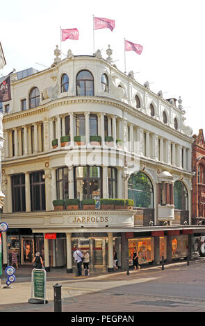 Ein Blick auf jarrolds Kaufhaus im Zentrum der Stadt bei Norwich, Norfolk, England, Vereinigtes Königreich, Europa. Stockfoto