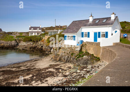 Großbritannien, Wales, Anglesey, Rhoscolyn, Waterfront Eigenschaften rund um Hafen Stockfoto