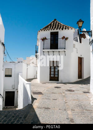 Weiß gekalkten andalusischen typisches Haus aus weißem Kalk in Vejer de la Frontera, Cadiz, Spanien Stockfoto