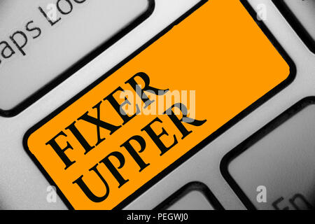 Schreiben Hinweis mit Fixer Upper. Business Foto zeigen Haus renovierungsbedürftig hauptsächlich verwendete Verbindung mit Kauf Tastatur orangefarbene Taste Intenti Stockfoto