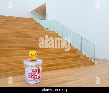 Der große Eingang des Cupnoodles Museum in Yokohama, Japan. Stockfoto