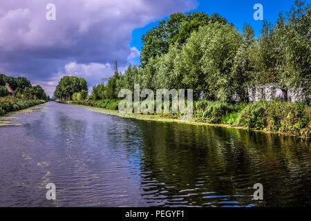 Querformat der Damse-Vaart Chanel in der Nähe der Stadt Brügge im Norden Belgiens Stockfoto