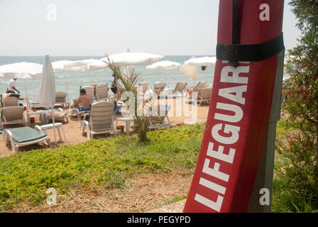 Rettungsschwimmer Rescue Tube am Strand Stockfoto