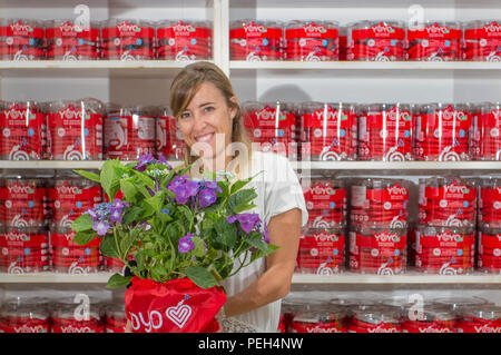 Southport, Merseyside, UK. 15 Aug, 2018. Roberta Sibani von Fitt am letzten Tag der Vorbereitungen für Flower Show als Aussteller, Garten Designer, und floralen Künstler hinzufügen, um den letzten Schliff an die Exponate die Besucher zu diesem berühmten jährlichen Ereignis zu Wow. Kredit; MediaWorldImages/AlamyLiveNews Stockfoto