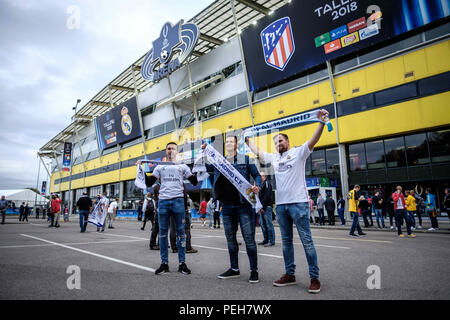 Tallinn, Estland. 15 Aug, 2018. Fans von Real Madrid vor der UEFA Super Cup. Der UEFA Super Cup 2018 war die 43. Ausgabe des UEFA Super Cup, eine jährliche Fußballspiel, von der UEFA veranstalteten und von den regierenden Meister der beiden wichtigsten europäischen Vereinswettbewerben bestritten, die UEFA-Champions League und der UEFA Europa League. Es wurde an der A Le Coq Arena in Tallinn, Estland gespielt. Credit: Hendrik Osula/SOPA Images/ZUMA Draht/Alamy leben Nachrichten Stockfoto