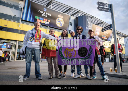 Tallinn, Estland. 15 Aug, 2018. Fans von Real Madrid mit einem Plakat vor der UEFA Super Cup. Der UEFA Super Cup 2018 gesehen wurde die 43. Ausgabe des UEFA Super Cup, eine jährliche Fußballspiel, von der UEFA veranstalteten und von den regierenden Meister der beiden wichtigsten europäischen Vereinswettbewerben bestritten, die UEFA-Champions League und der UEFA Europa League. Es wurde an der A Le Coq Arena in Tallinn, Estland gespielt. Credit: Hendrik Osula/SOPA Images/ZUMA Draht/Alamy leben Nachrichten Stockfoto