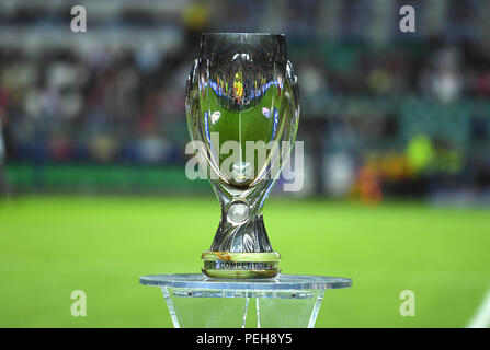 Tallinn, Estland. 15 Aug, 2018. Fußball: UEFA Super Cup, Real Madrid - Atletico Madrid bei Lilleküla Hotel Stadion. Die Trophäe wird auf dem Podium. Credit: Marius Becker/dpa/Alamy leben Nachrichten Stockfoto