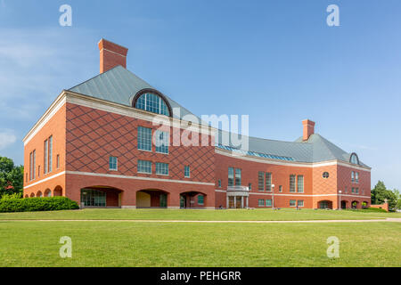 URBANA, IL/USA - Juni 2, 2018: Grainger Engineering Bibliothek auf dem Campus der Universität von Illinois in Urbana-Champaign. Stockfoto