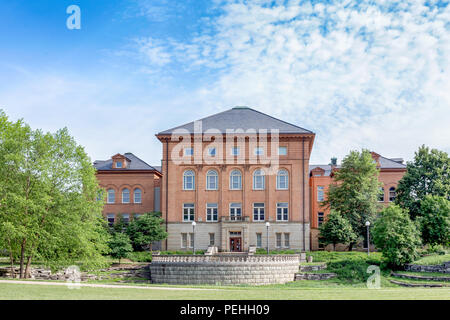 URBANA, IL/USA - Juni 2, 2018: Engineering Hall auf dem Campus der Universität von Illinois in Urbana-Champaign. Stockfoto