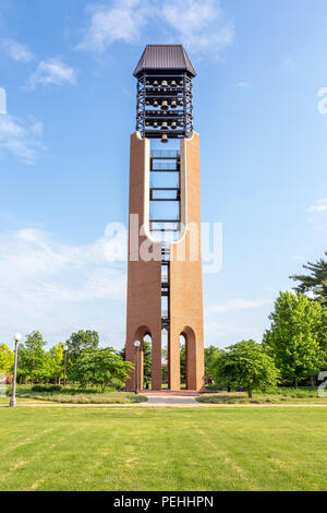 URBANA, IL/USA - Juni 2, 2018: McFarland Carillon im Süden Quad von der Universität von Illinois in Urbana-Champaign. Stockfoto