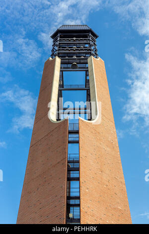 URBANA, IL/USA - Juni 2, 2018: McFarland Carillon im Süden Quad von der Universität von Illinois in Urbana-Champaign. Stockfoto