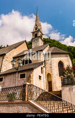 Kirche in den Bergen in Pieve Tesino, Trentino, Italien Stockfoto