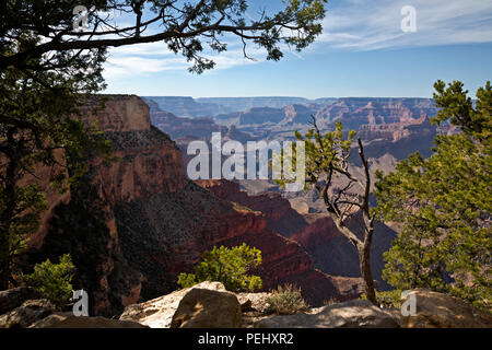 AZ 00268-00 ... Arizona - Blick auf den Colorado River aus dem Canyon Rim Trail in der Nähe von Monument Creek Vista, entlang der Einsiedler Straße in Grand Canyon entfernt Stockfoto