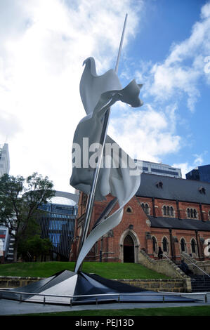 Die zeitgenössische Skulptur Ascalon für australische Menschen und fremden Reisenden besucht und bei Reisen außerhalb von St George's Cathedral am 22. Mai 2016 I Stockfoto