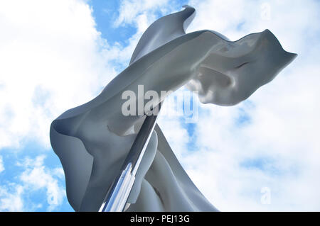 Die zeitgenössische Skulptur Ascalon für australische Menschen und fremden Reisenden besucht und bei Reisen außerhalb von St George's Cathedral am 22. Mai 2016 I Stockfoto