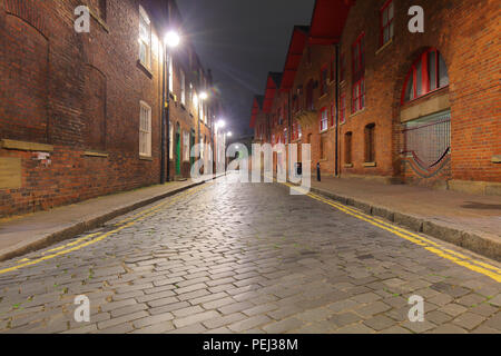 Ein Blick auf Dock Street in Leeds in Richtung Bridgewater Ort Stockfoto