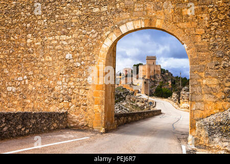 Beeindruckende Alarcon schloss, Panoramaaussicht, Spanien Stockfoto