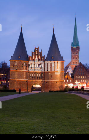 Salzspeicher und Holstentor, Lübeck, Schleswig-Holstein, Deutschland, Europa Stockfoto