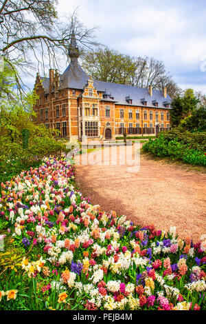 Beeindruckende Groot-Bijgaarden, Aussicht mit alten Schloss und Park, Belgien. Stockfoto