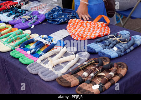 Traditionelle japanische Stoffsandalen oder nuno zori zum Verkauf beim jährlichen Powell Street Festival in Japantown, Vancouver, BC, Kanada Stockfoto