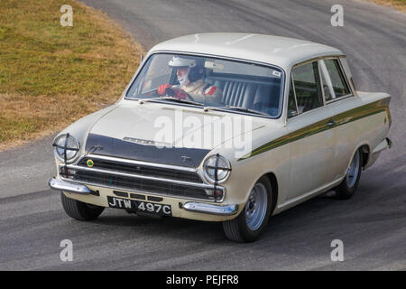 1965 Konsul Ford-Lotus Cortina Mk1 BSCC Auto mit Fahrer Stuart Clark am Goodwood Festival 2018 von Geschwindigkeit, Sussex, UK. Stockfoto