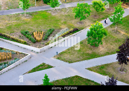 Muster der mehrere Ziegel pathways Kreuzung open Park Stockfoto