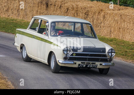 1965 Konsul Ford-Lotus Cortina Mk1 BSCC Auto mit Fahrer Stuart Clark am Goodwood Festival 2018 von Geschwindigkeit, Sussex, UK. Stockfoto