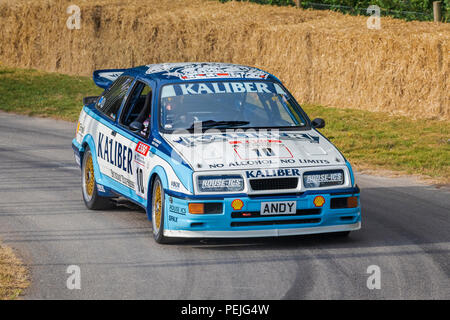 1989 Ford Sierra Cosworth RS 500, die ursprünglich Angetrieben von Andy Rouse, der hier von Calum Lockie am Goodwood Festival 2018 von Geschwindigkeit, Sussex, UK. Stockfoto