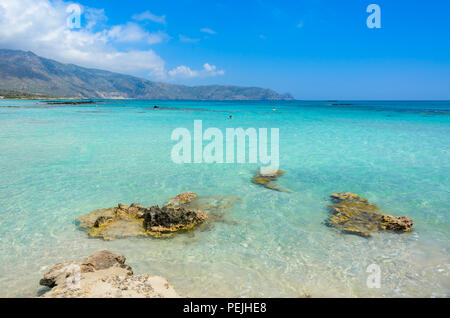 Paradise Strand mit türkisblauen Wasser, in Elafonisi, Kreta, Griechenland - Reiseziel in Europa Stockfoto