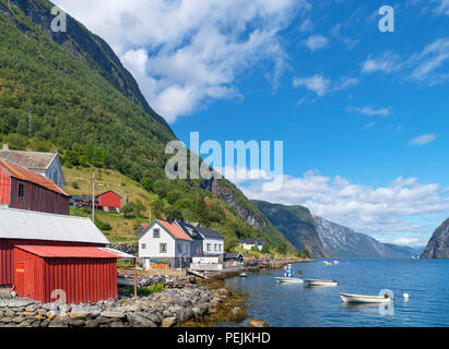 Waterfront in Undredal, Aurlandsfjord, Sognefjord, Sogn og Fjordane, Norwegen Stockfoto