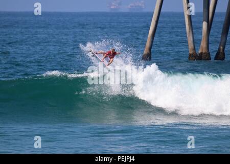 Kolohe Andino konkurrieren in der US Open des Surfens 2018 Stockfoto