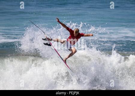 Kolohe Andino konkurrieren in der US Open des Surfens 2018 Stockfoto