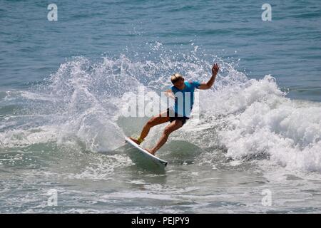 Coco Ho konkurrieren in der US Open des Surfens 2018 Stockfoto