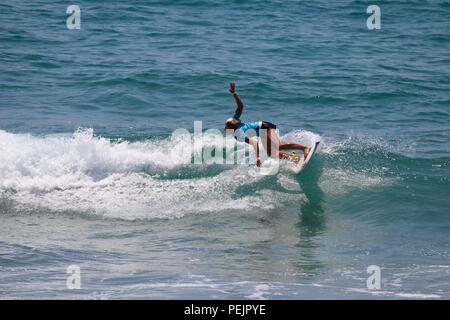 Coco Ho konkurrieren in der US Open des Surfens 2018 Stockfoto