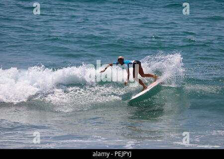 Coco Ho konkurrieren in der US Open des Surfens 2018 Stockfoto