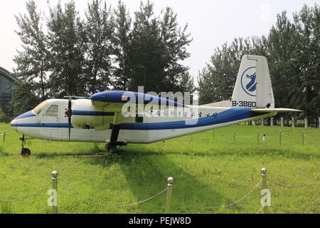 Harbin Y-11 Registrierung B-3880 auf Anzeige am Eingang der Civil Aviation Museum, Peking, China im Juli 2018 Stockfoto