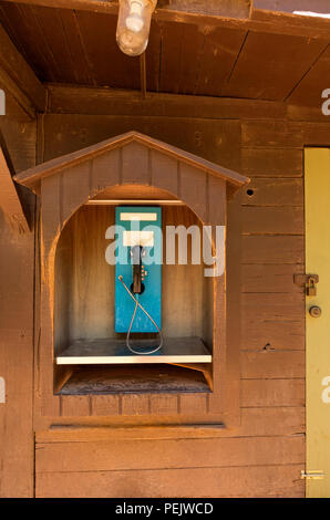 AZ 00291-00 ... ARIZONA - ein Münztelefon im Phantom Ranch in Ort der Handyempfang auf den Boden des Grand Canyon, die mit einer Kreditkarte verwendet werden muss Stockfoto