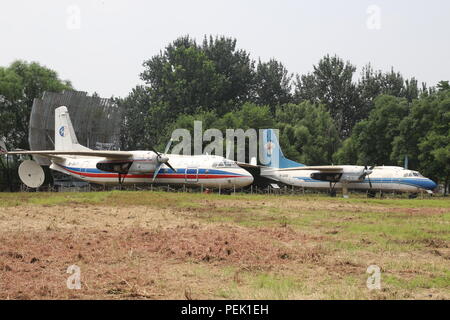 Die beiden Xian Y7-100Registrierung B -3471 und B-3180 an der zivilen Luftfahrt Museum, Peking, China Stockfoto