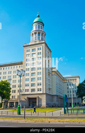 Frankfurter Tor, Karl Marx Allee, Friedrichshain, Berlin, Deutschland Stockfoto