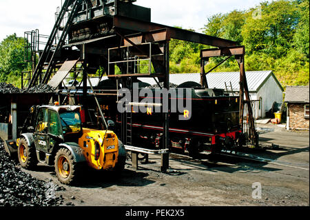 LNER B1 Klasse keine 1264 auf coaling Stadium bei Grosmont Depot, Grosmont, North Yorkshire Moors Railway, England Stockfoto