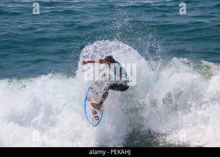 Keely Andrew konkurrieren in der US Open des Surfens 2018 Stockfoto